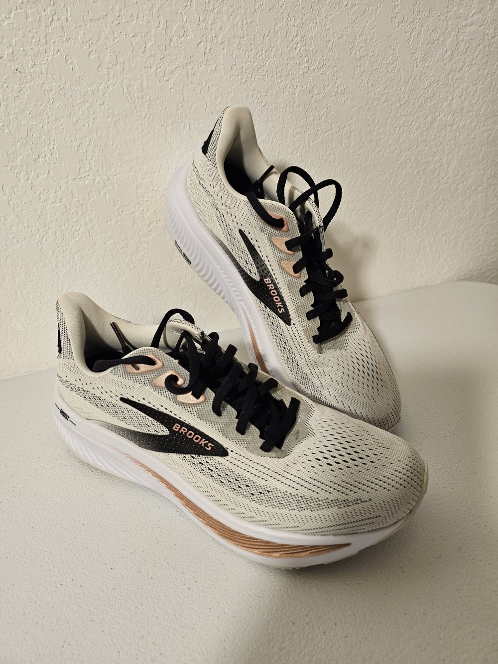 Brooks Ghost 17 Women's White/Black Lace-Up Low Top Mesh Sneakers Rubber Outsole